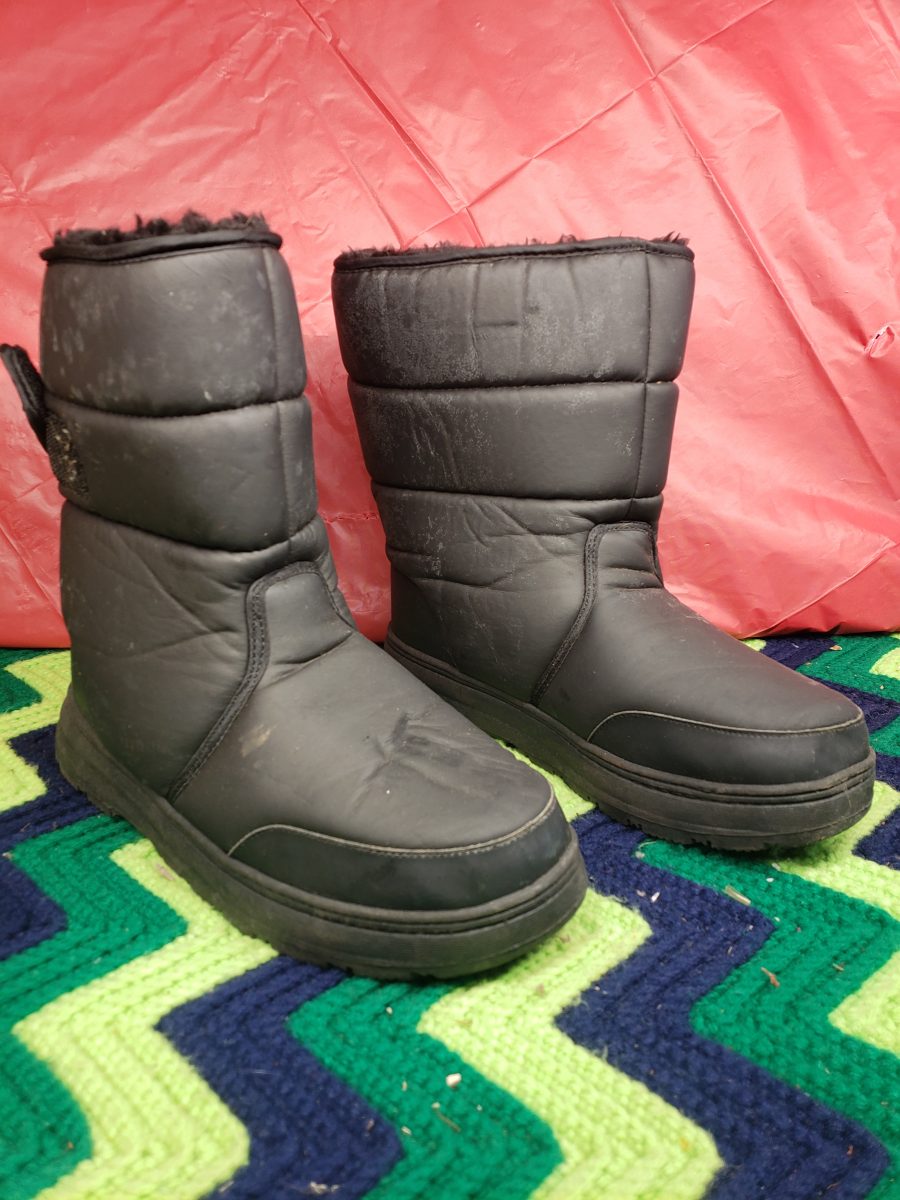 Khombu Black Winter Boots: Size 9