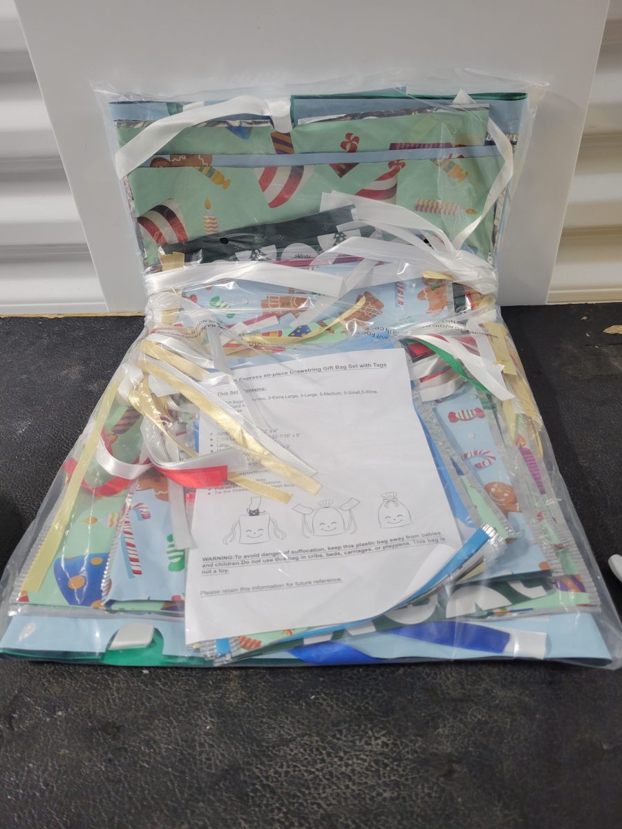 holiday drawstring gift bag set and tags