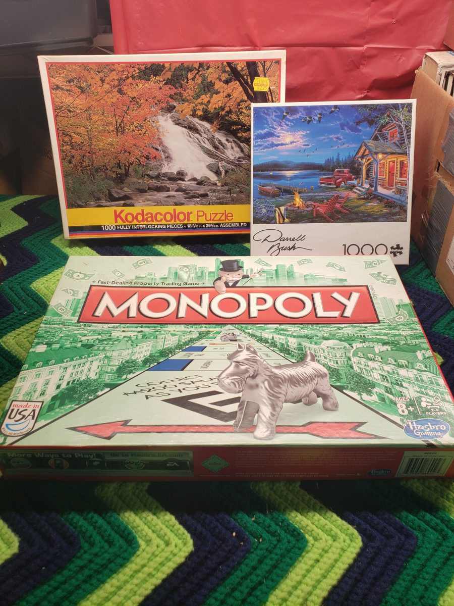 Monopoly and 2 Puzzles (1 puzzle sealed)