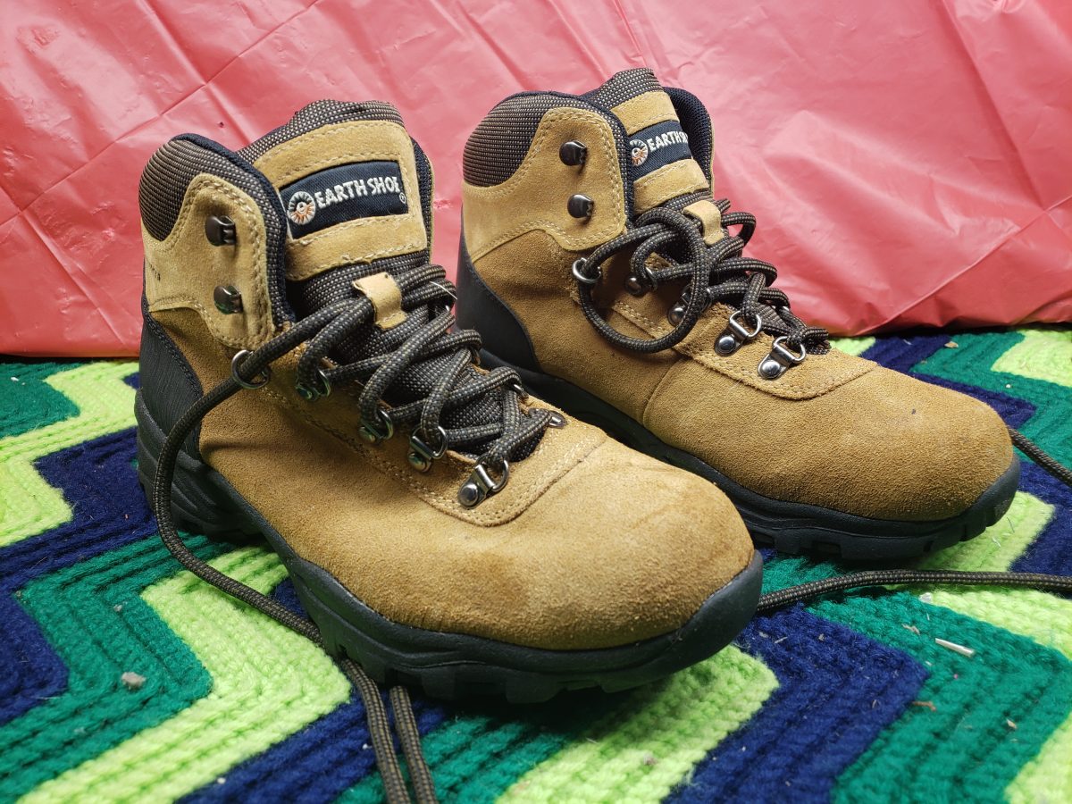 Earth Shoe Waterproof Hiking Boots - Men's Size 9